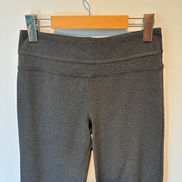 Roots, Women's High Rise, Boot-Cut, Charcoal Grey Activewear Leggings, SZ SM - Picture 3 of 6
